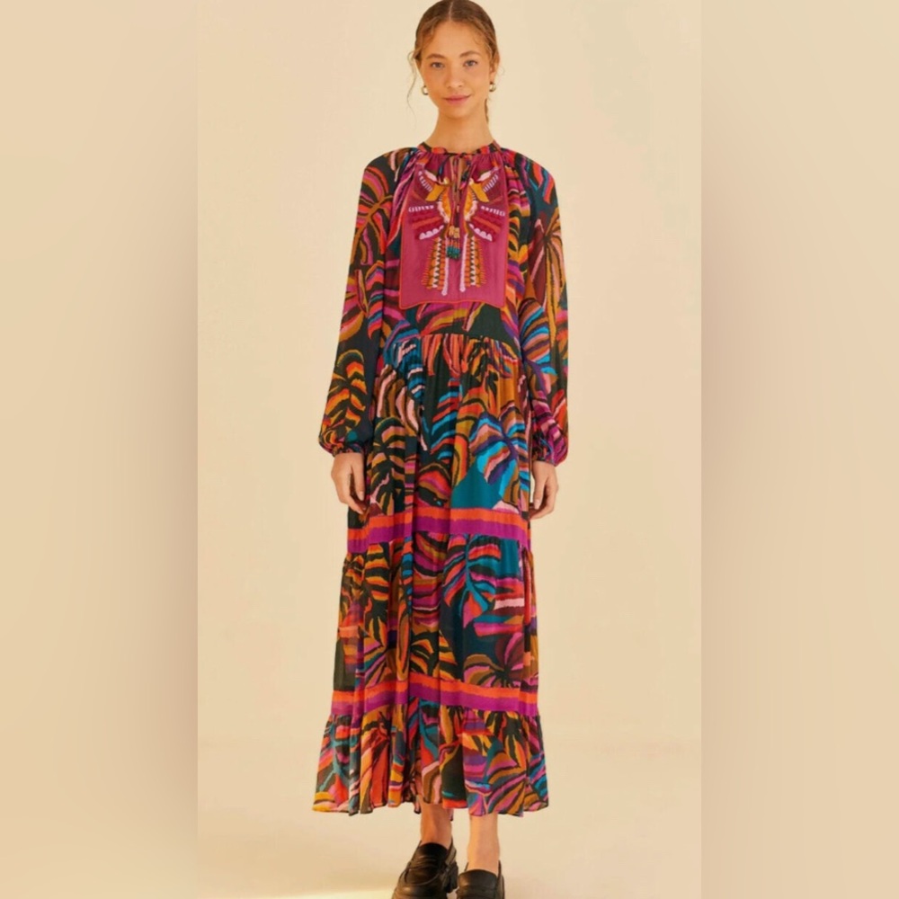 FARM RIO Graphic Foliage Embroidered Maxi Dress
Small NWT